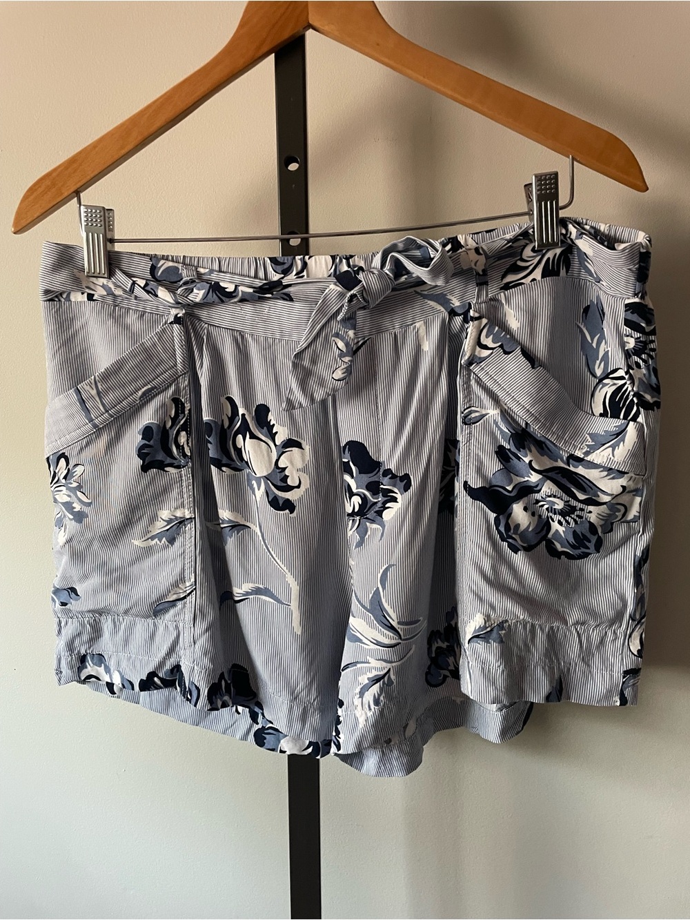 Joe Fresh Paperbag Floral Pinstripe Rayon High Waist Shorts Blue White Large